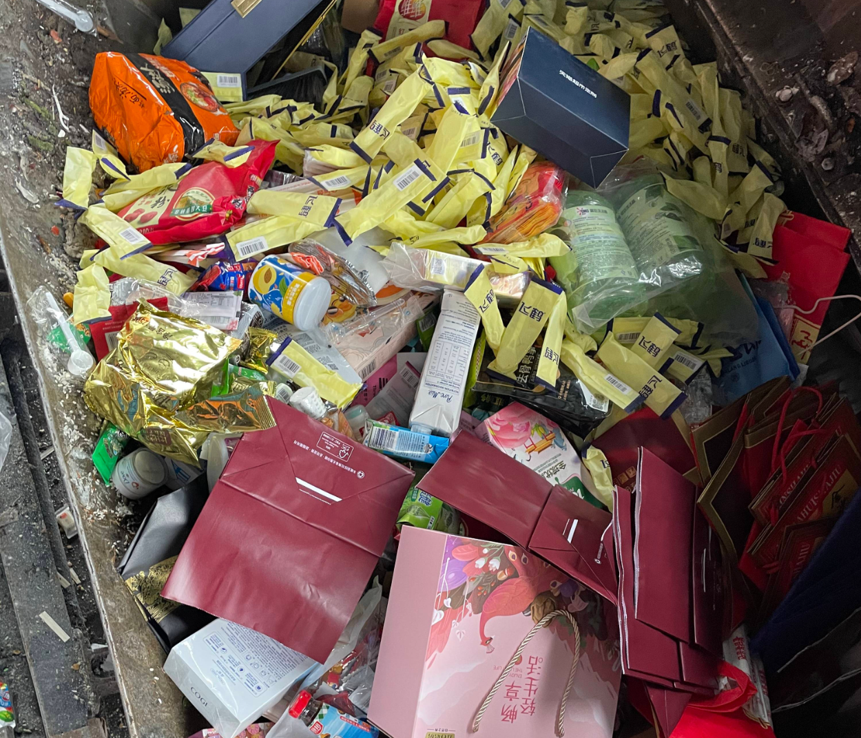 广州白云化妆品销毁，库存积压面霜化妆品销毁